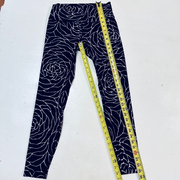 Lululemon Wunder Under High Waisted Leggings in Radiant 8 - Picture 6 of 11